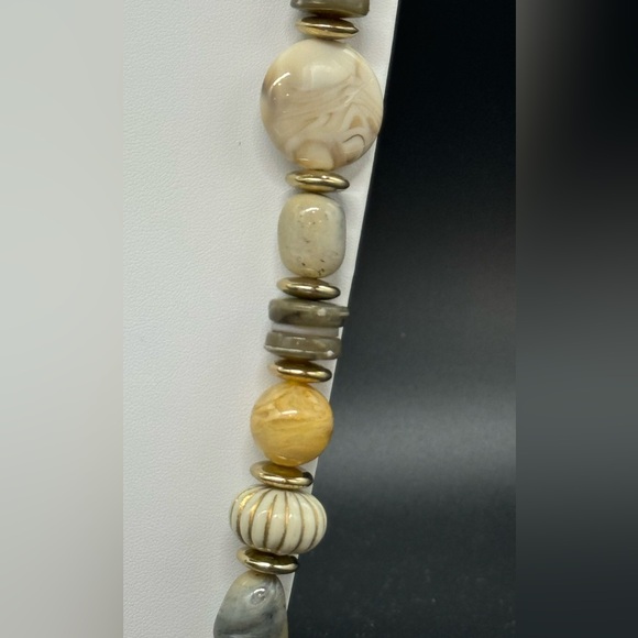 ND New Directions Long Gold Tone Necklace with Stone and Wooden Beads - Picture 6 of 11